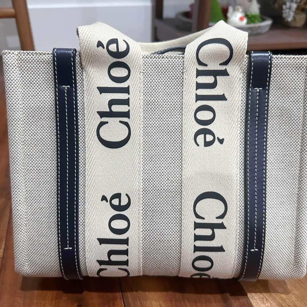 Chloe Woody small-leather trimmed cotton canvas tote with crossbody strap